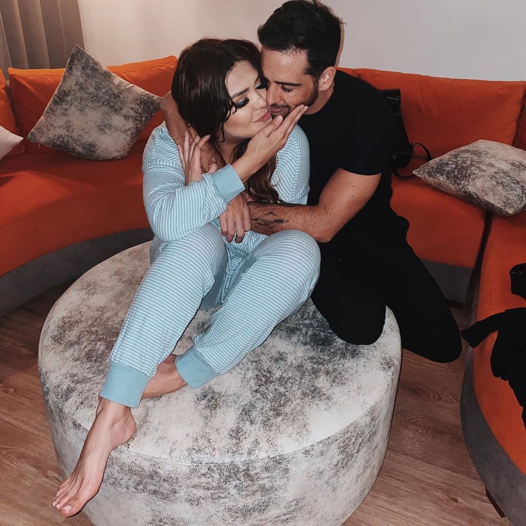 Yuridia defiende a su esposo de las críticas y revela por qué compartió las fotos de su boda