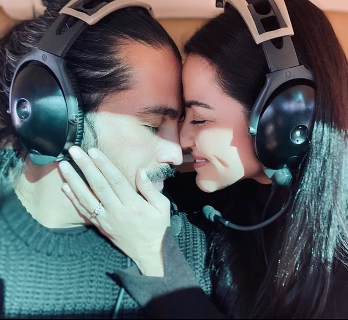 Así es el lujoso anillo de compromiso de Maite Perroni y esto costaría.