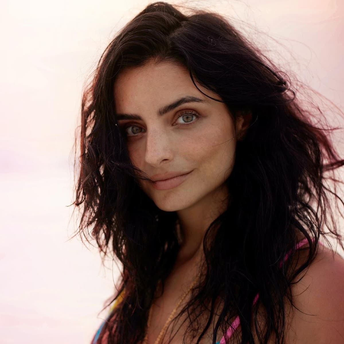 Aislinn Derbez exhibe como nunca antes quién fue su amor platónico en la adolescencia
