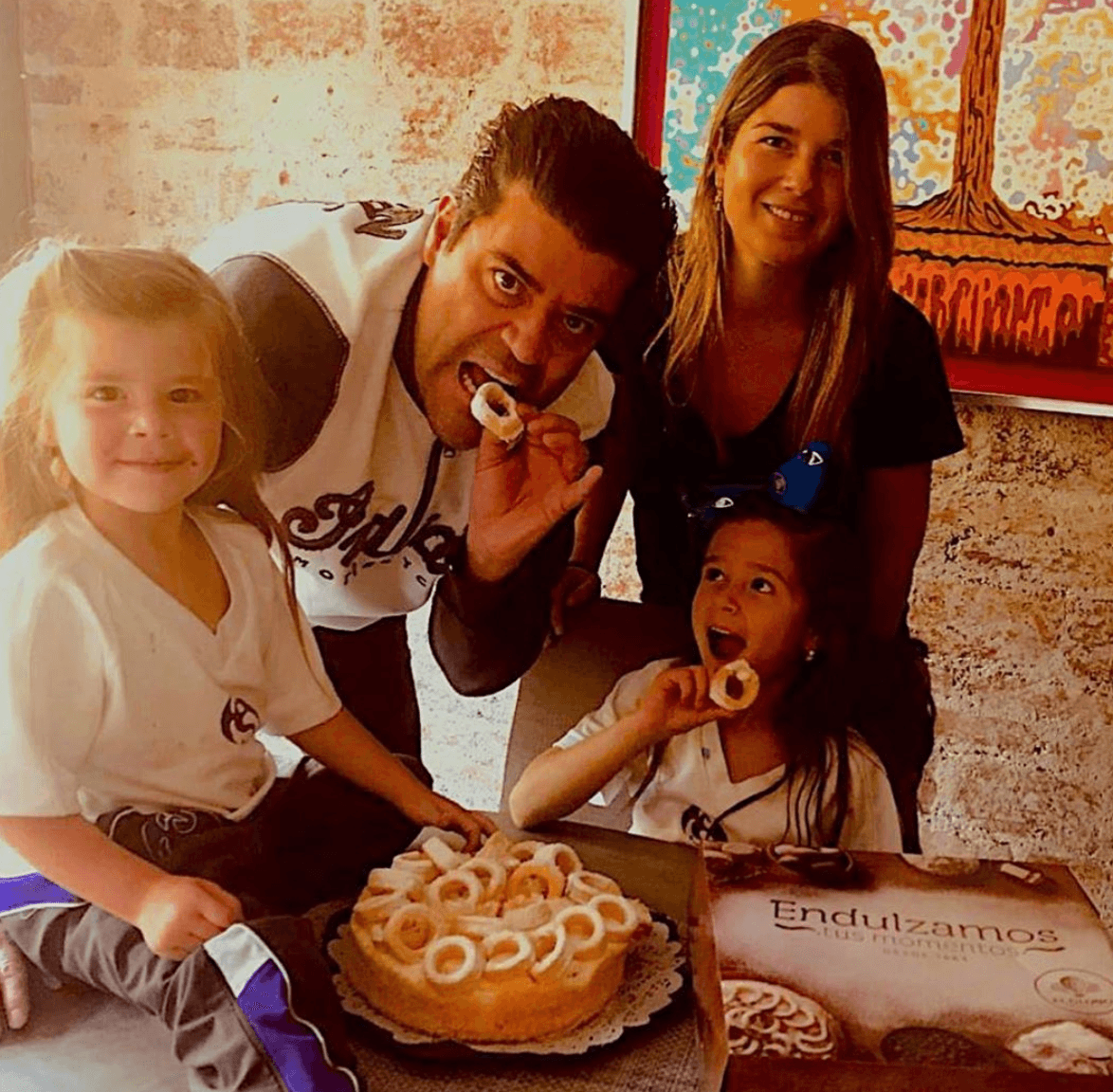 <b>Jorge “El Burro” Van Rankin</b> no podría estar más que contento, pues en noviembre de este año llegará su tercera hija y vivirá rodeado de puras mujeres. A sus 57 años de edad, se convertirá en papá nuevamente; su primera hija, Lusiana, que procreó con Madga Bleizeffer, nació en el 2012, posteriormente, llegó Roberta en el 2015.