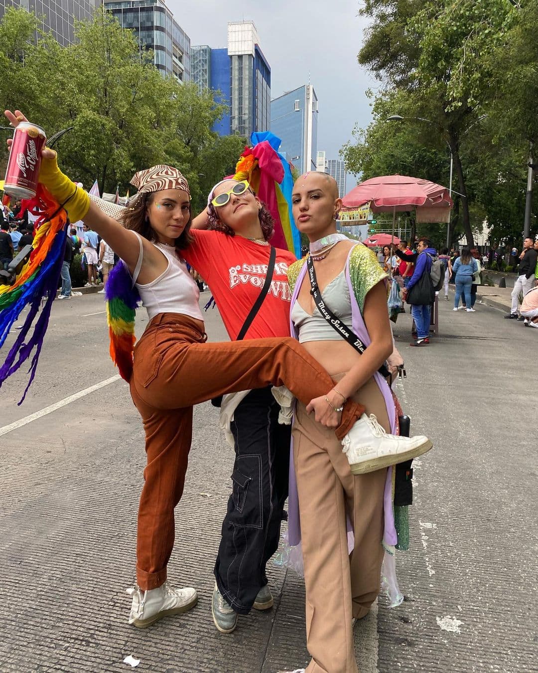 Camila Solórzano además se ha convertido en un referente en el modelaje pues ha compartido en diferentes entrevistas su testimonio sobre la alopecia areata que le fue diagnosticada desde pequeña y que ahora se ha convertido en una de sus mayores fortalezas, rompiendo estereotipos.