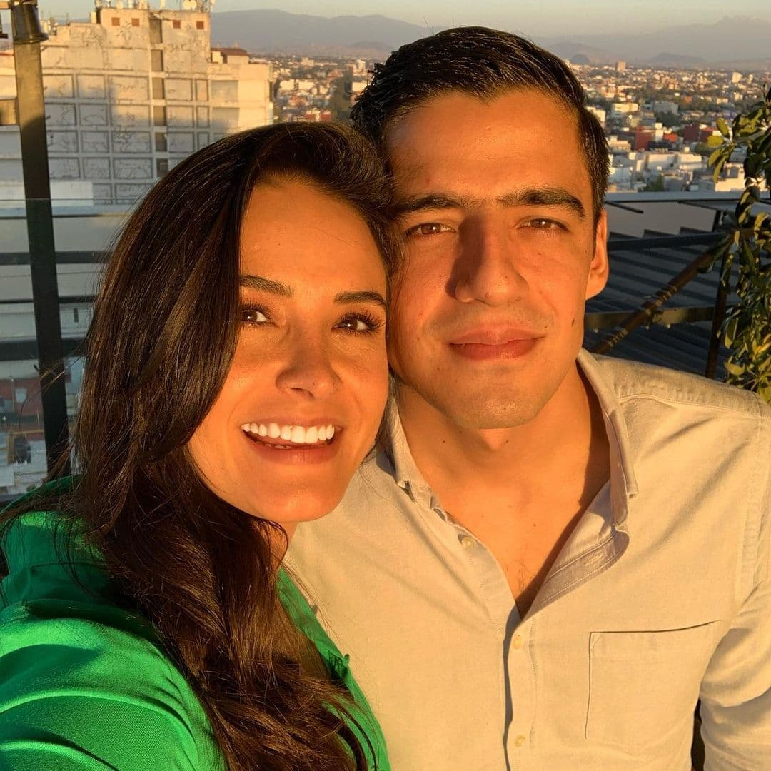 Gina Holguín, nuestra querida 'Cris', está comprometida con el comentarista deportivo Andrés Vaca.