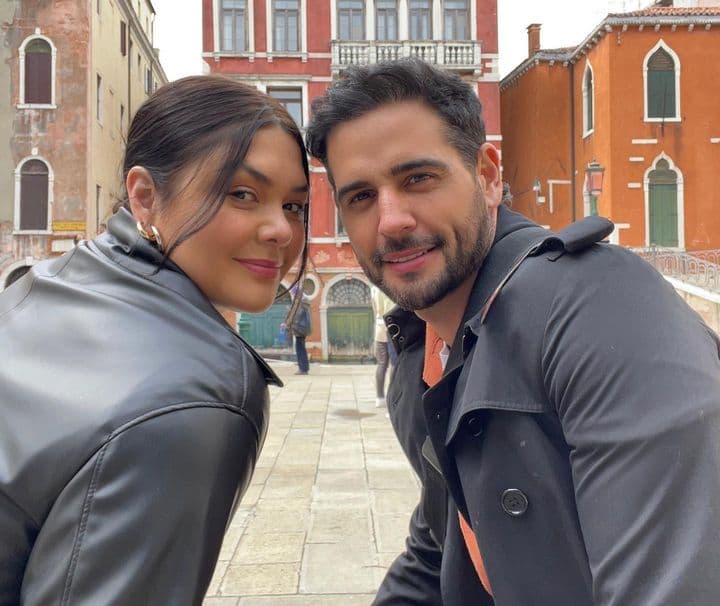 La cantante acabó con el misterio y confirmó que espera a su segundo hijo.