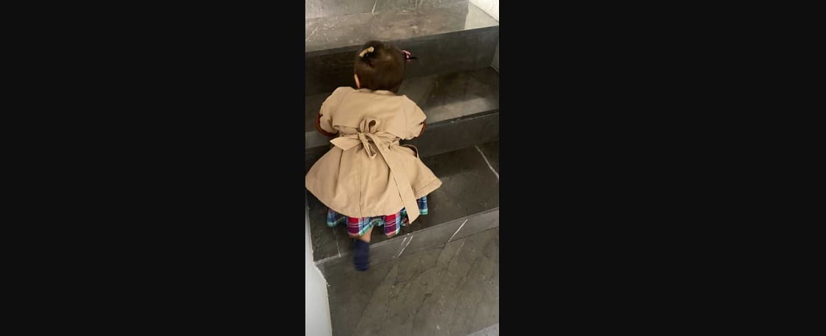 Natalia Téllez mostró que Emilia ya podría estar caminando y así luce