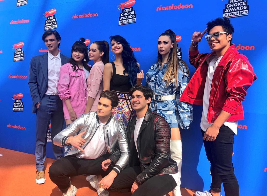 Los integrantes de Like posaron en la alfombra de los Kids' Choice Awards, donde conquistaron a la audiencia con "Este Movimiento".