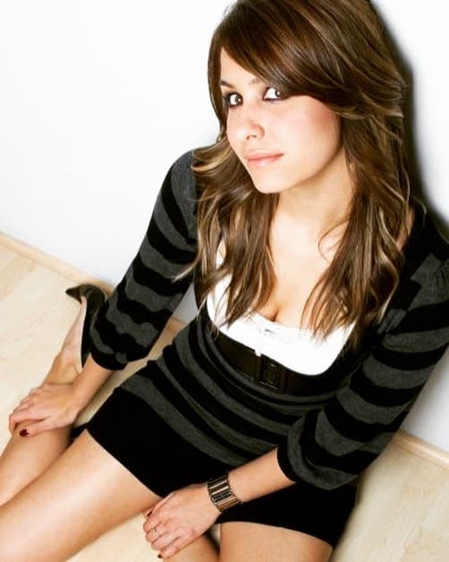 Desde muy temprana edad comenzó su carrera como modelo.