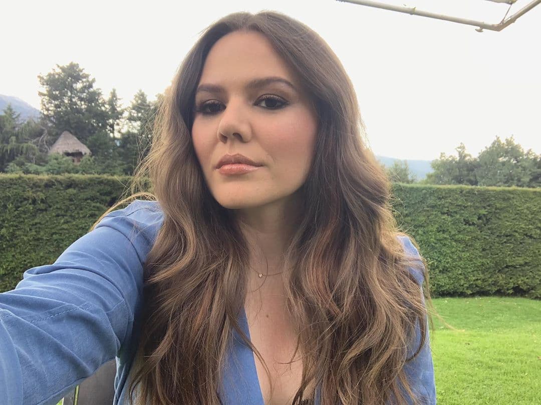 Joy Huerta muestra por primera vez el rostro de su hija de frente