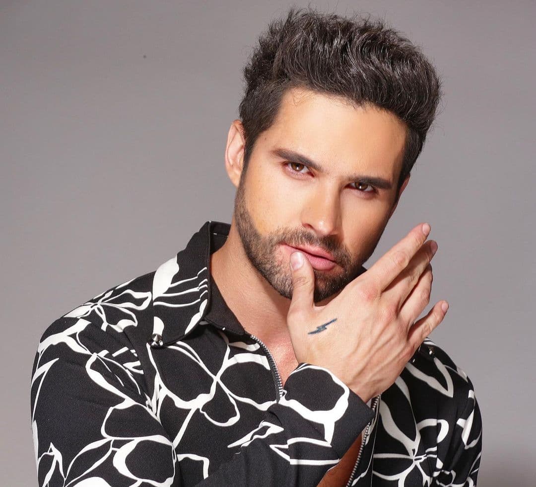 Eleazar Gómez muestra al amor de su vida tras salir de prisión y afirma: ‘Feliz de estar contigo’