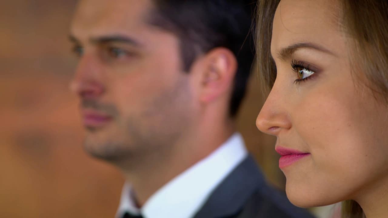 Esteban logra suspender la boda de presentando pruebas de que Alina sigue siendo su esposa.