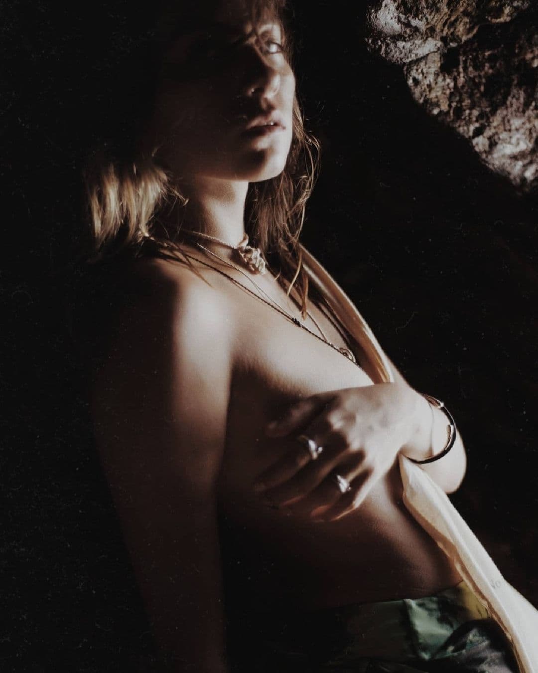 Camila acompañó las imágenes con una fuerte reflexión sobre el respeto y amor a las mujeres, al mismo tiempo que hizo una llamado de atención a todos los acosadores.