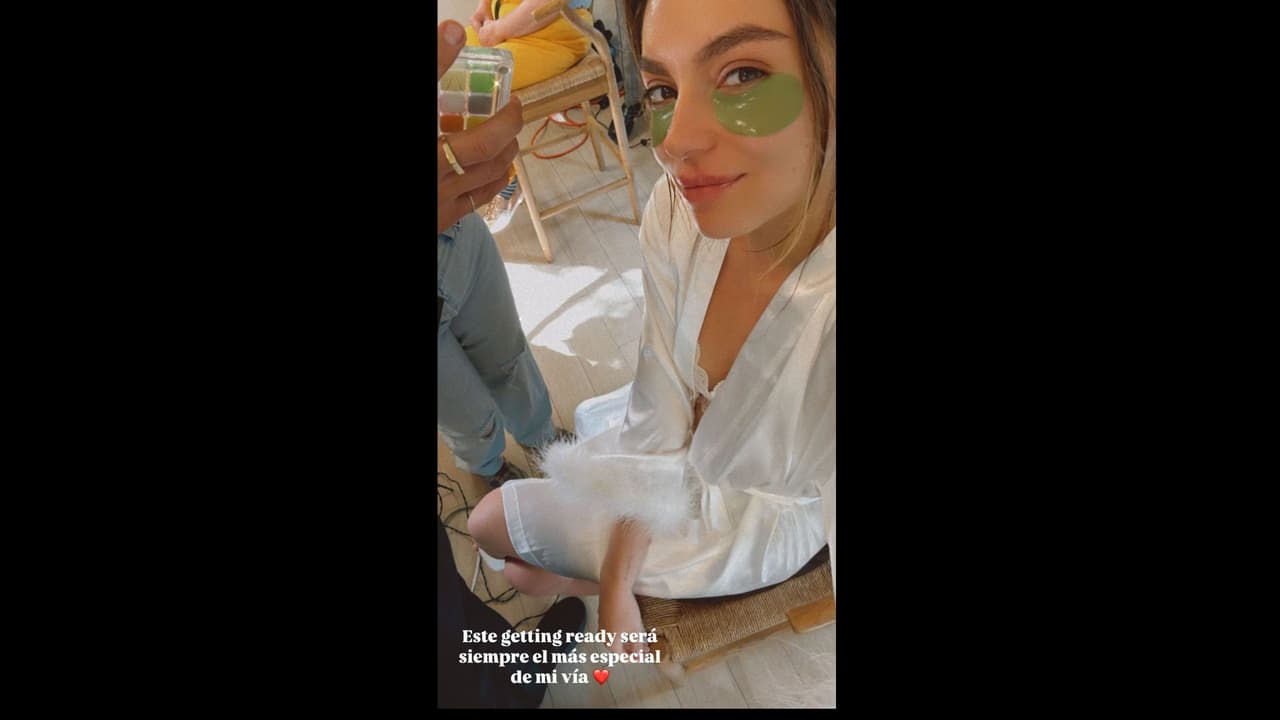 Sofía Castro compartió una selfie antes de que la maquillaran para su día especial