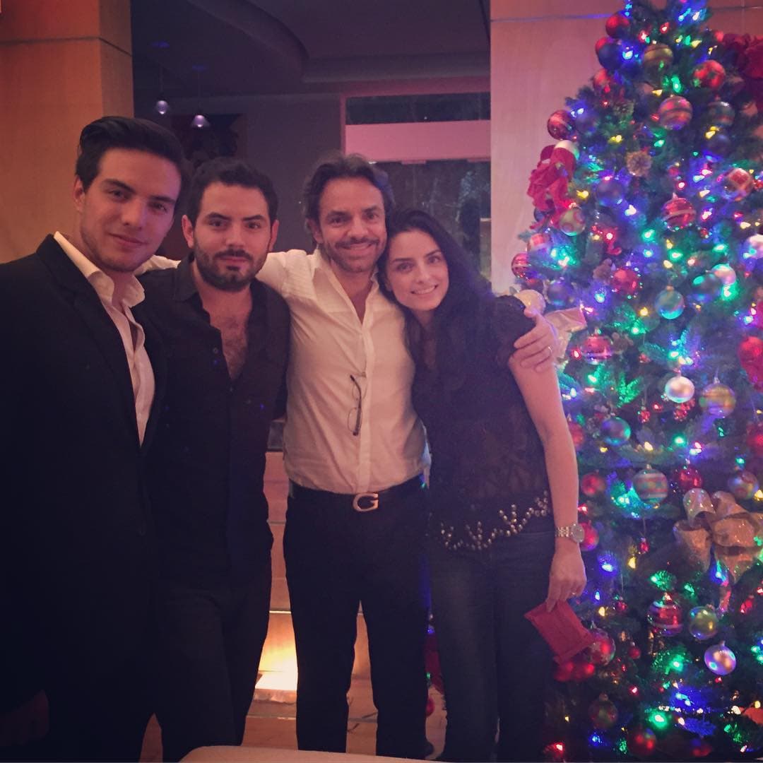 Eugenio Derbez siguió los pasos de su mamá Silvia Derbez en la actuación; pero el talento trascendió a sus hijos Aislinn, Vadhir y José Eduardo, quienes poco a poco se abren paso tanto en cine como en televisión.