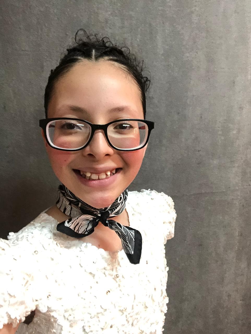 La enorme sonrisa de Taisia lo dice todo, Miguel Bosé y Karol Sevilla la nombraron “La mejor voz de Pequeños Gigantes” .