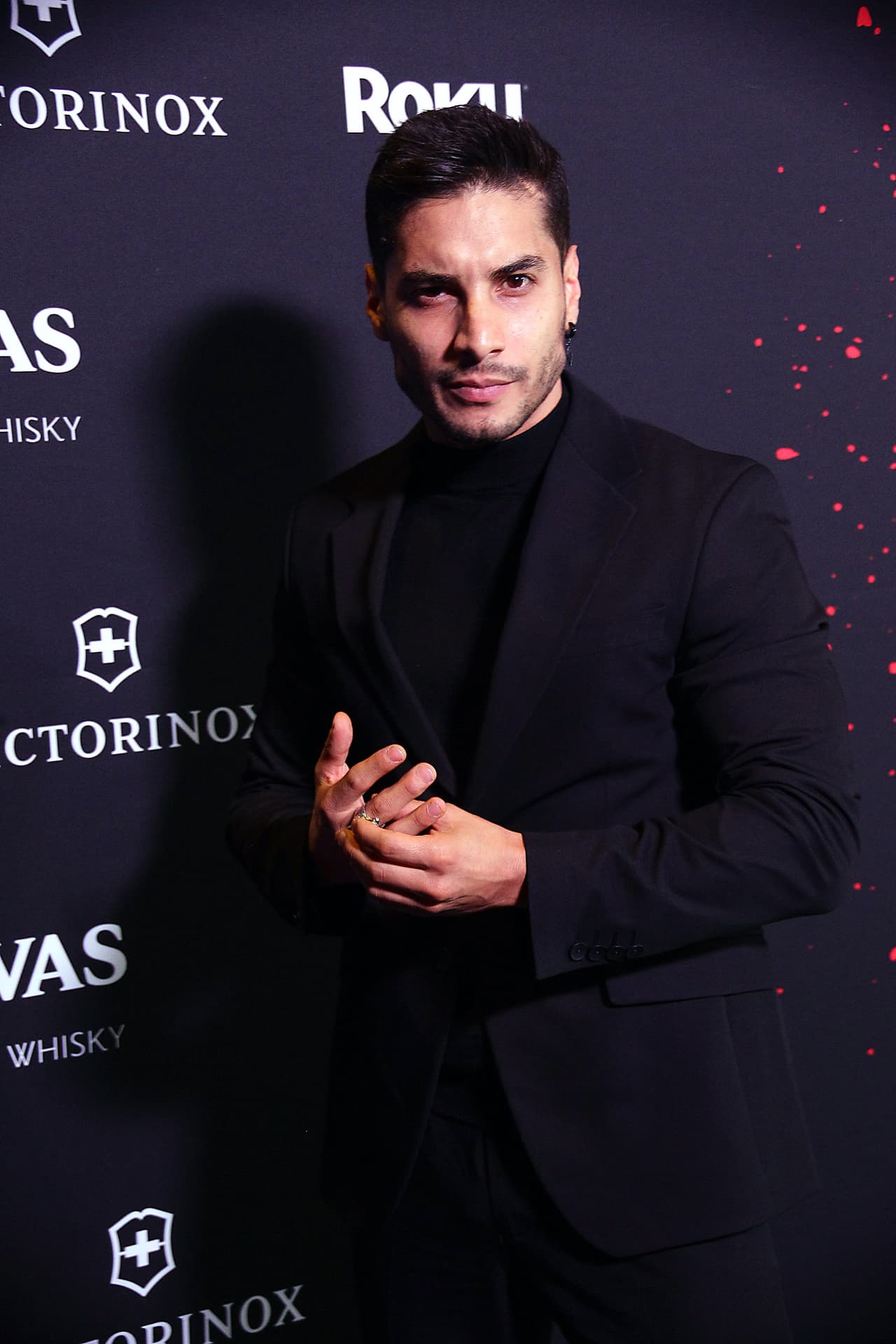 Actriz encara a Álex Perea y dice tener pruebas en su contra