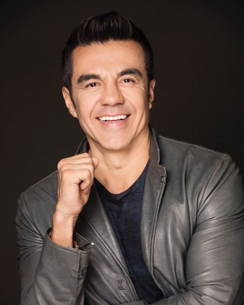 Adrián Uribe salvará su vida