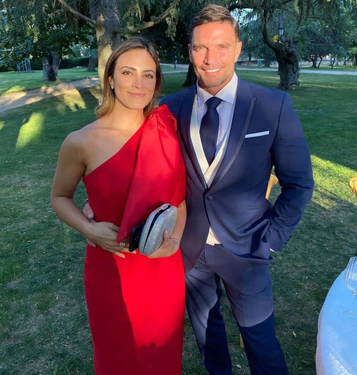 Julián Gil impacta al posar por fin con expareja, mientras le piden boda con Valeria Marín por este video