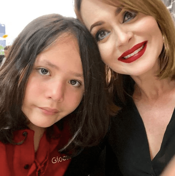 La venezolana también reveló que no le gusta el término de 'Madre Soltera', pues percibe que alude a un sentido de soledad y que ella no se siente sola al lado de su hijo. "No estoy sola, tengo un hombre al lado que es mi hijo maravilloso y Dios que me acompaña a todas partes", compartió.