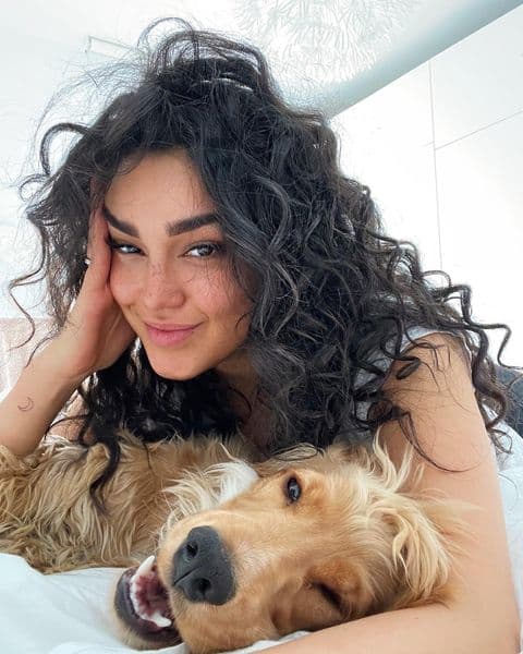 La joven por fin presentó en redes sociales con su novio.