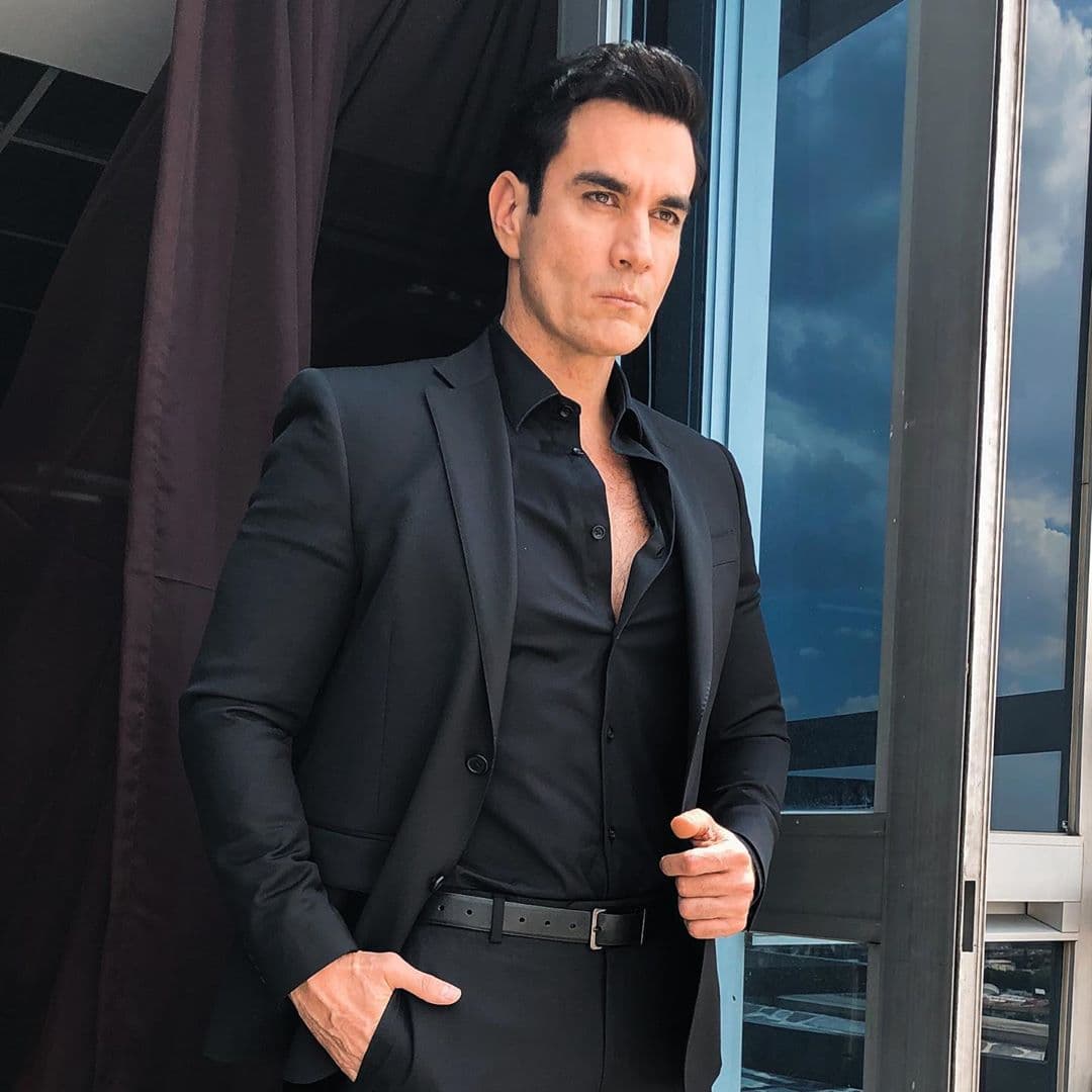Tras robarle beso a Aracely Arámbula, David Zepeda sufre accidente y preocupa a fans