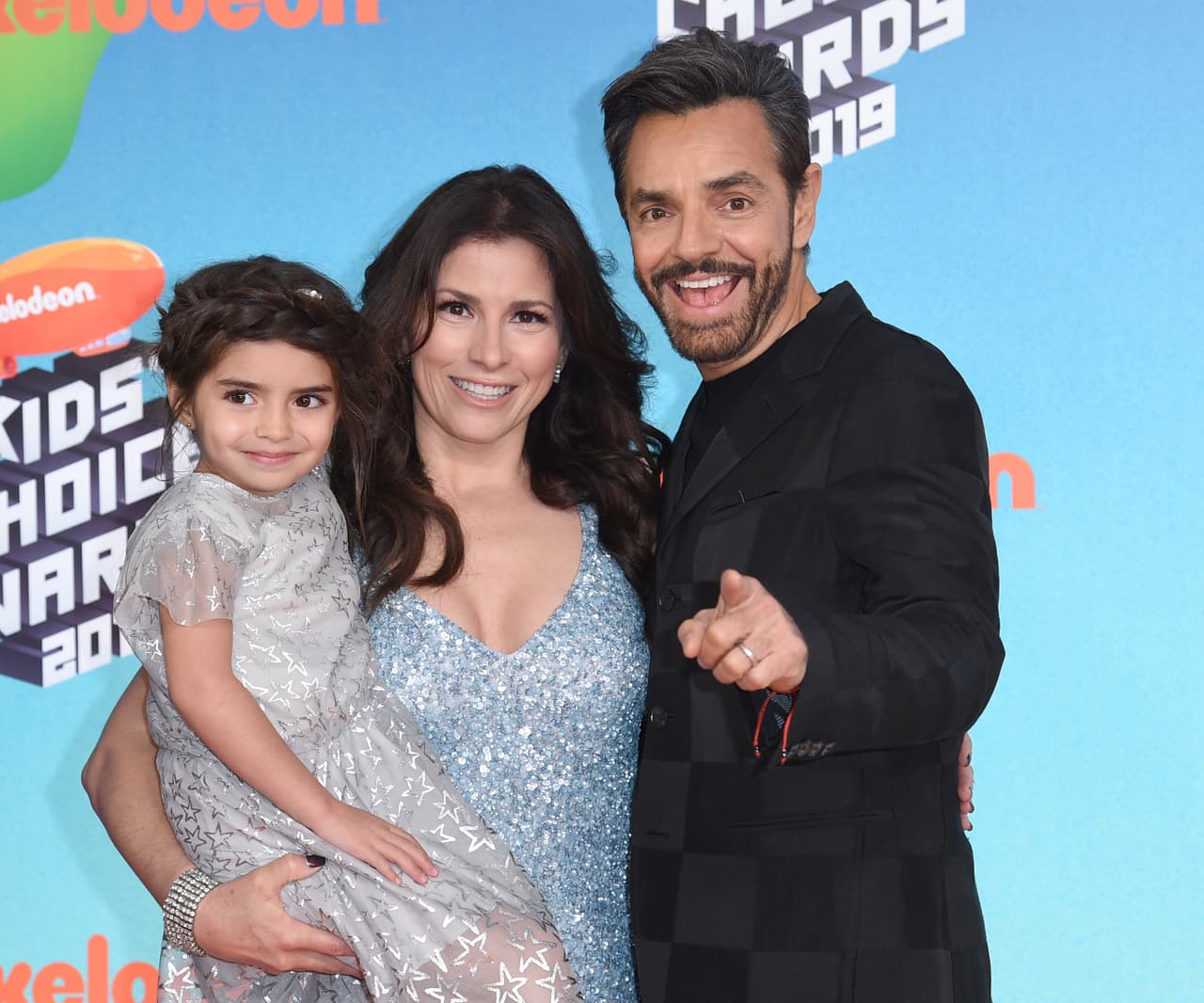 Aitana Derbez volvió a conquistar la lente de la prensa tras su paso por la alfombra naranja de los Kids Choice Awards 2019, en la que desfiló este fin de semana al lado de sus padres: Alessandra Rosaldo y Eugenio Derbez.