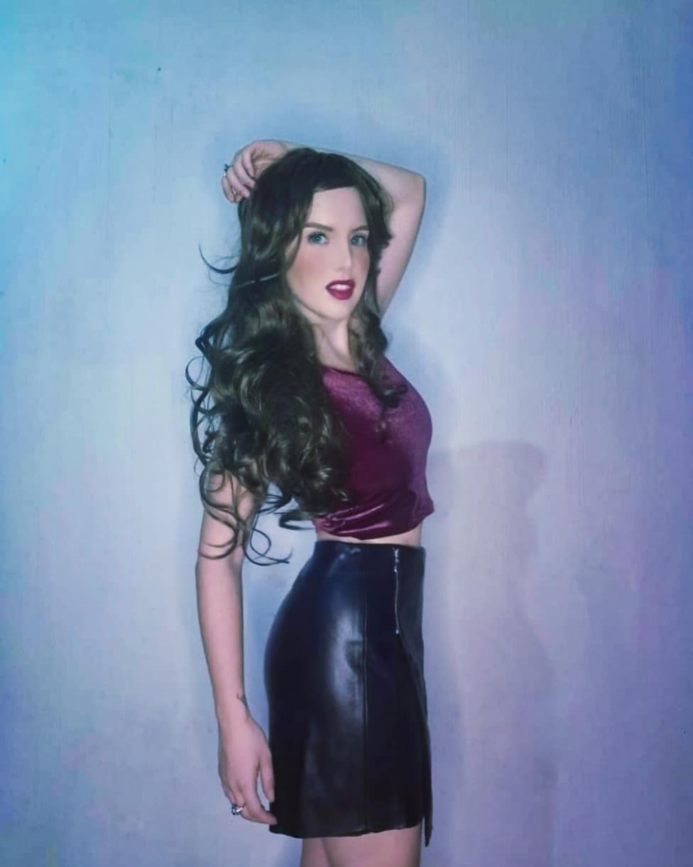 “Como sea, tú luces hermosa”, “Ni pareces Fernanda”, “Te ves súper cambiado”, “Muy guapa, pero diferente”, “Wow, qué hermosa”, “Casi no te reconocí”, “Impresionante lo guapa”, “Qué linda”, fueron algunos de los piropos que recibió.