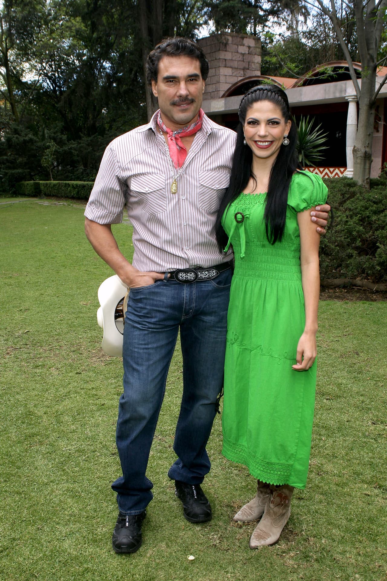 África Zavala y Eduardo Yáñez se enamoraron en la telenovela ‘Amores con trampa’; aunque lo negaron, en noviembre de 2018, el actor dio a conocer que su ruptura se había dado meses atrás y que fue muy duro para él.