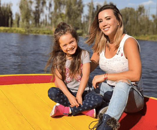 Así, la pequeña Laia, en compañía de sus padres es parte de una linda familia que ha logrado enternecer las redes sociales.