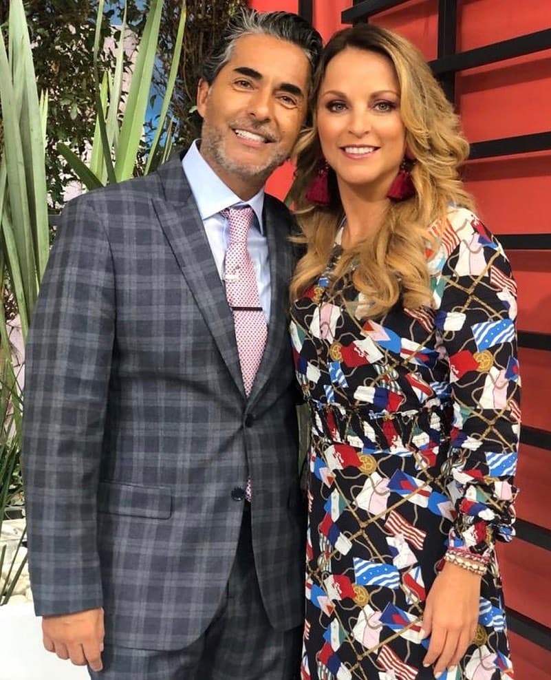 Como pocas veces, Raúl Araiza comparte romántica foto junto a su nueva pareja