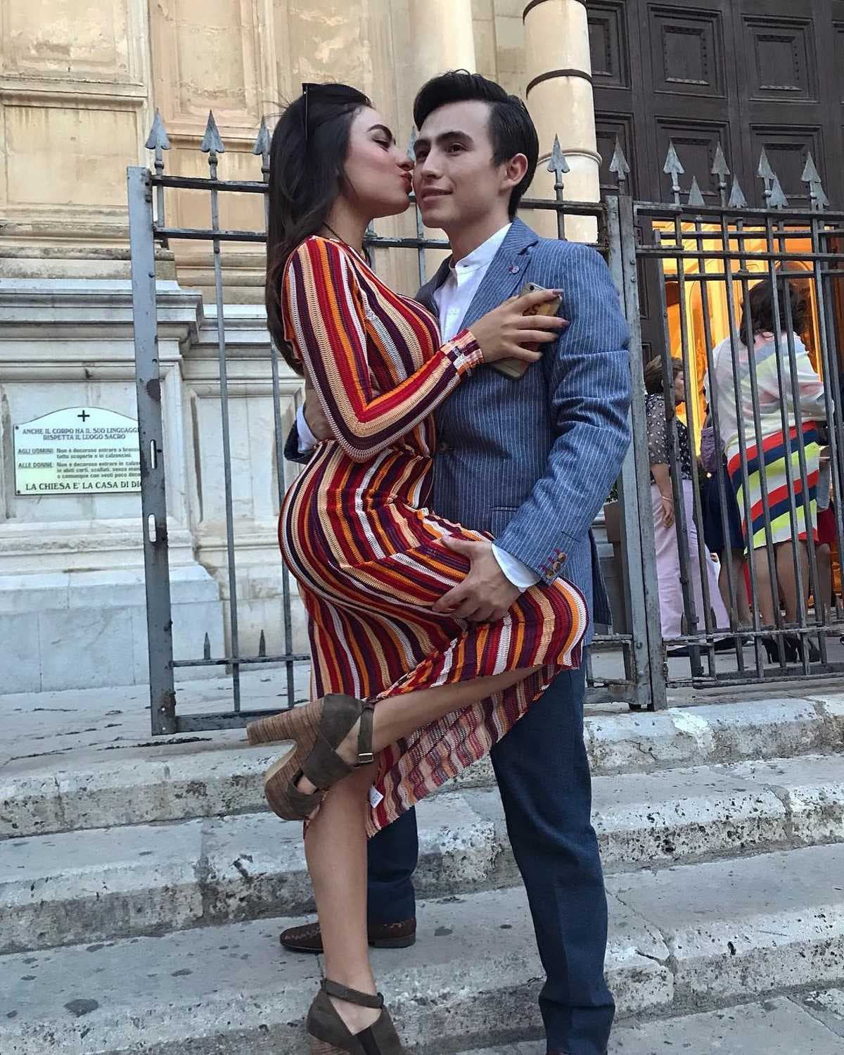 Mientras que en aquella ocasión, Luis Curiel no tuvo más que amorosas palabras para su joven novia.