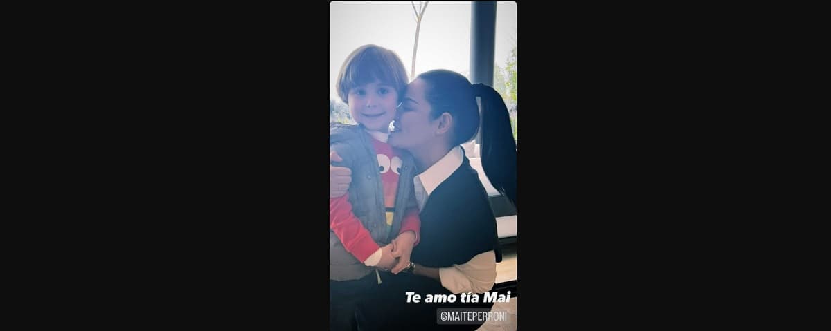 Tía y sobrino posaron tiernamente para la cámara