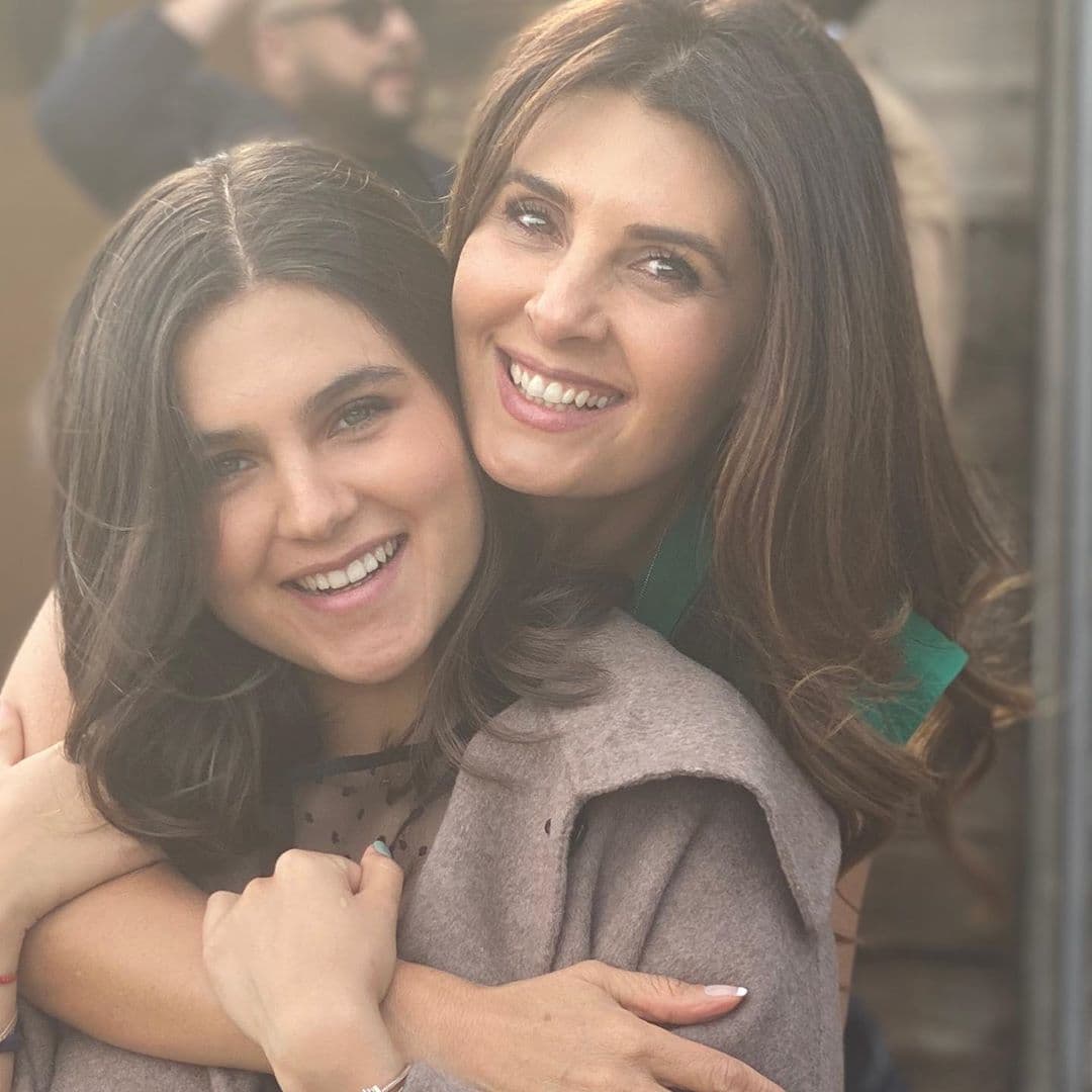 Hija de Mayrín Villanueva protagoniza romántica foto con su novio y la actriz queda impresionada