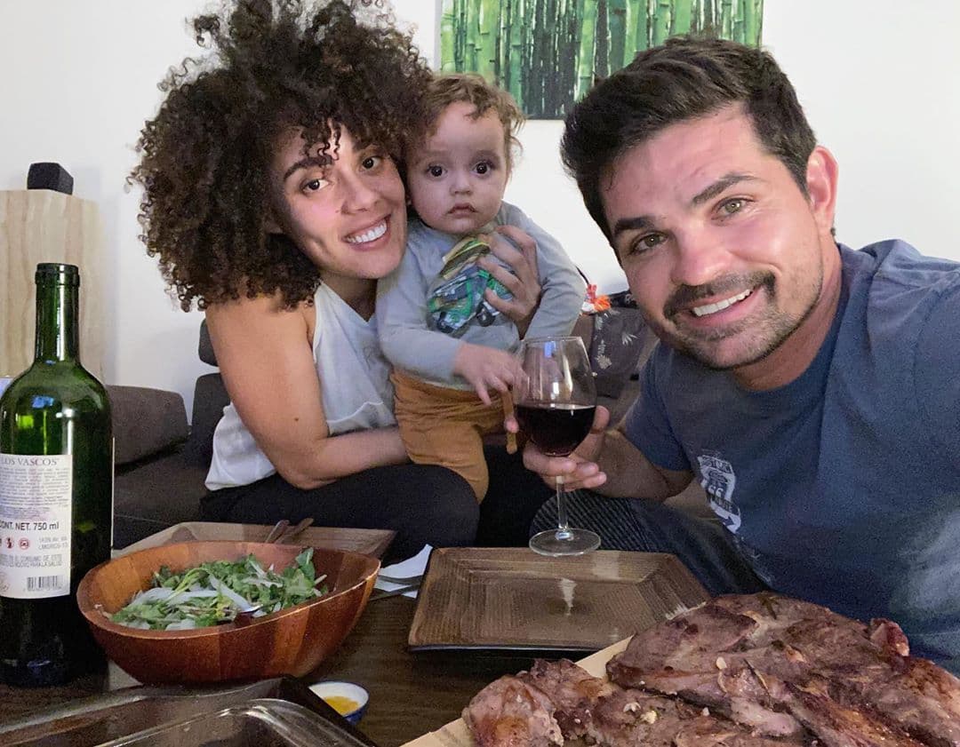 Ferdinando Valencia defiende a su novia de las fuertes agresiones que recibe por su aspecto físico