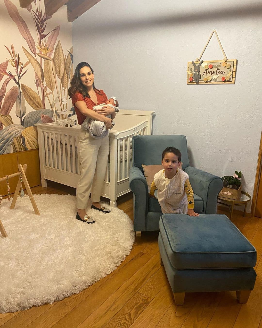 Este 2021, Tania Rincón le dio la bienvenida a su hija Amelia, quien llegó a completar la familia que la conductora ya había formado con su hijo Patricio y Daniel Pérez.