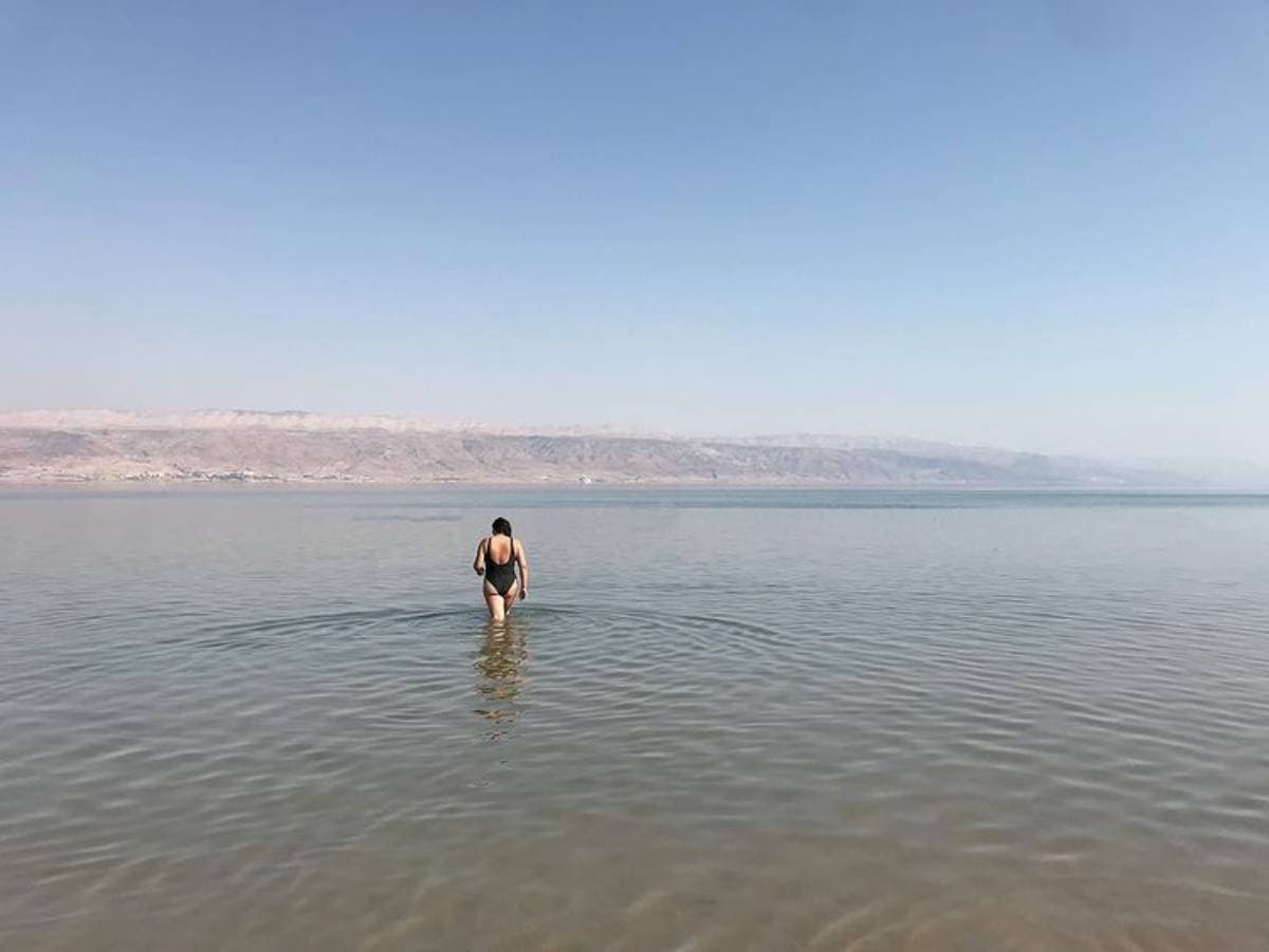 Estefanía Villarreal deslumbró al lucir su transformación física en traje de baño