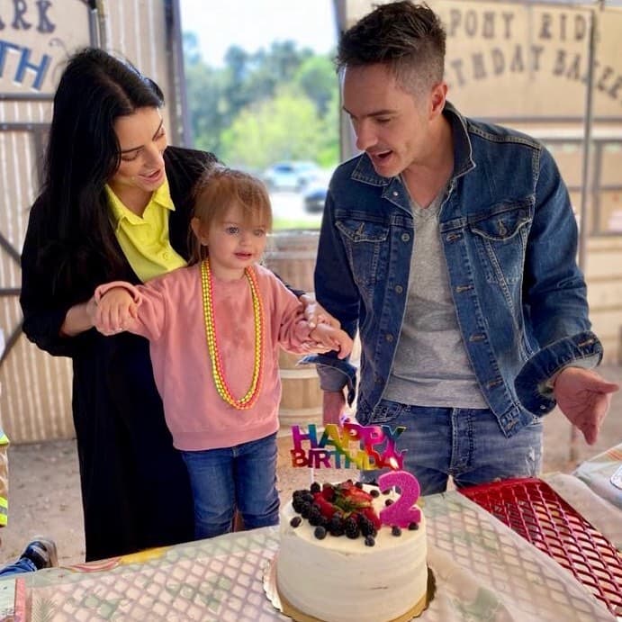 Aislinn Derbez muestra en tierno video cómo se divierten Kailani y Mauricio Ochmann en la cuarentena