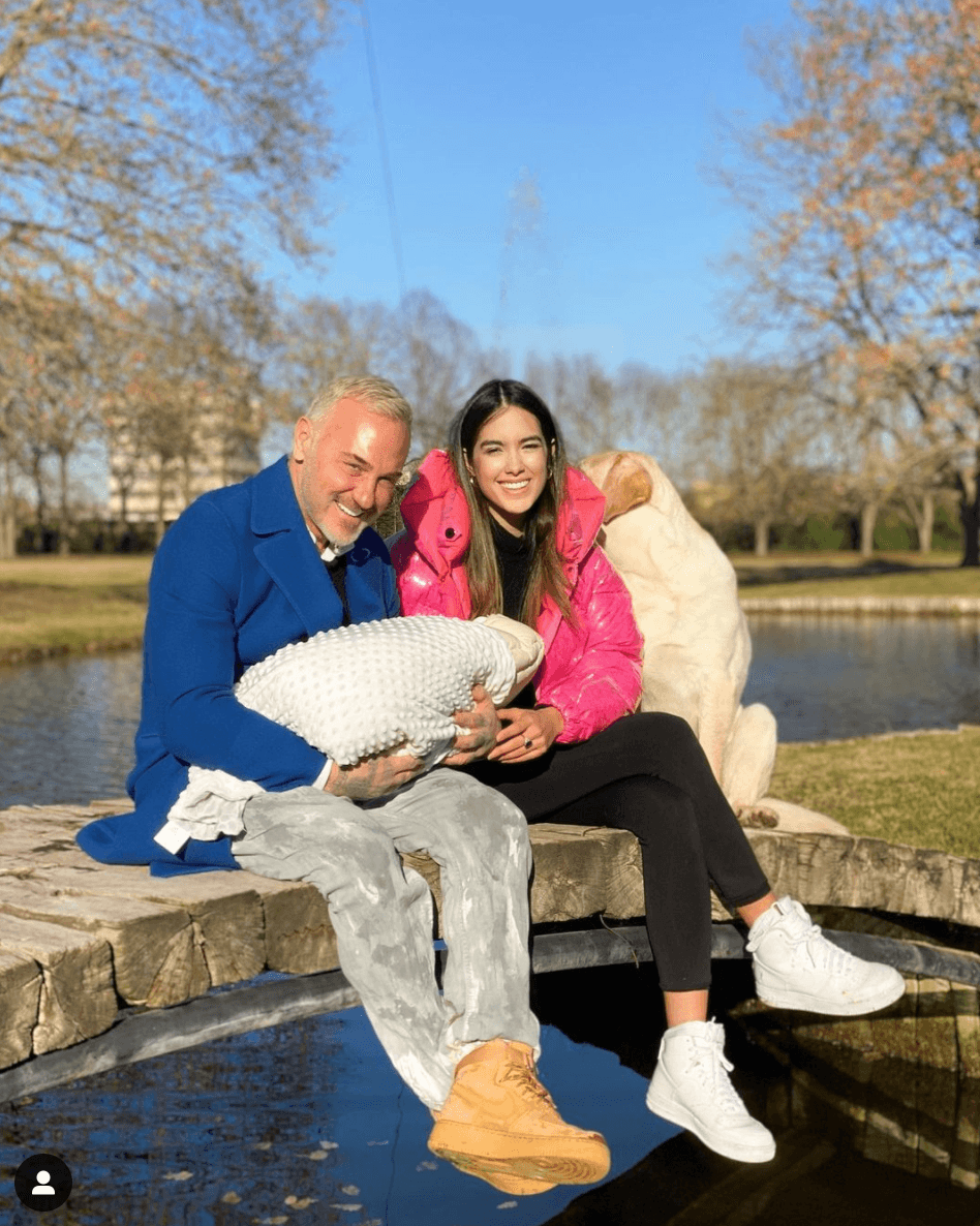 Hija de Gianluca Vacchi y Sharon Fonseca roba miradas en fotografía familiar