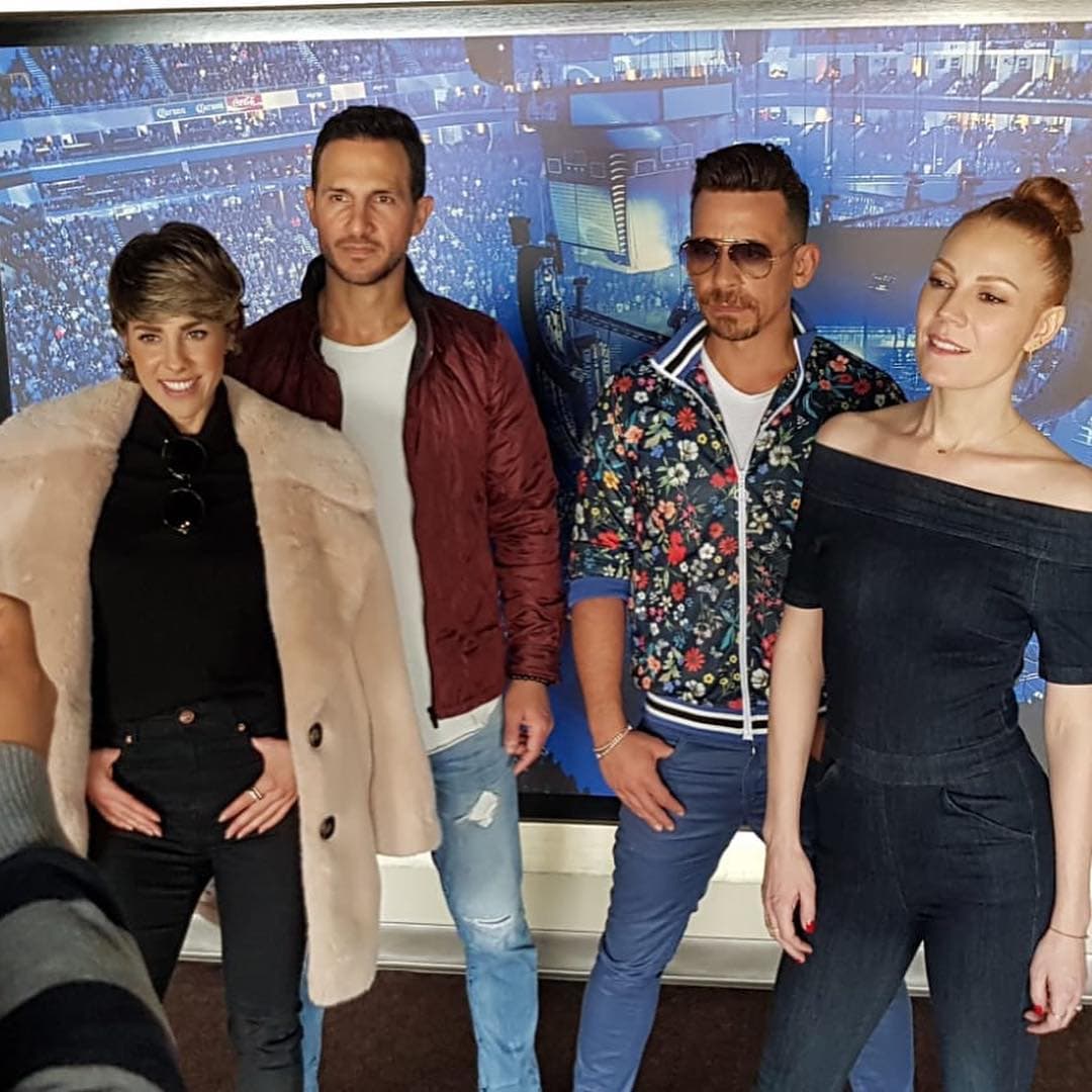 Y es que el 90’s Pop Tour no sólo llegó para complacer a quienes nos quedamos atrapados en la música de aquellos años, sino también dejó un par de nuevas parejas entre algunos de los integrantes de cada banda que participaron, siendo la que forman la neta divina y el cantante una de las más recientes en salir a la luz.