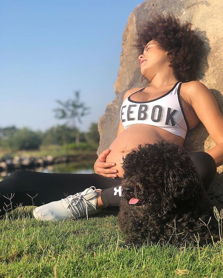 Pero sus admiradores le piden que disfrute al máximo esta etapa de su vida y precisan que luce hermosa.