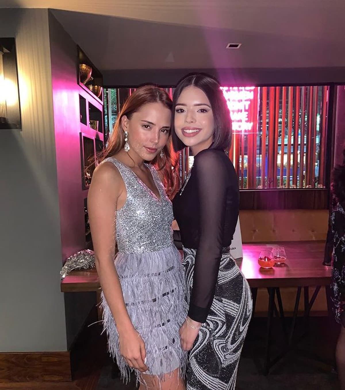 La joven cantante habló de las comparaciones que hay con su prima.