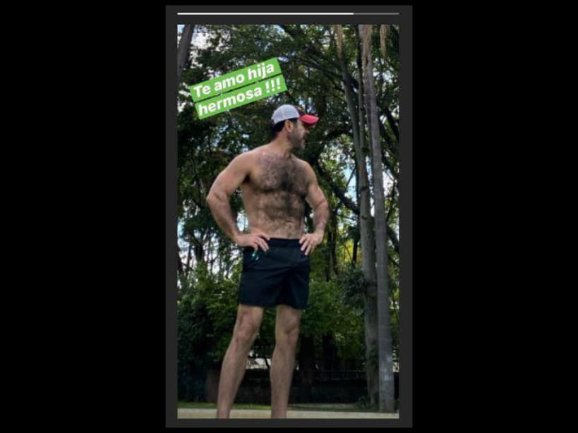 Eduardo Capetillo posa en traje de baño.