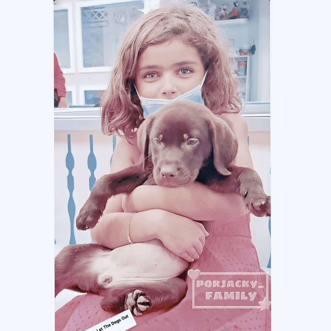 Jacky Bracamontes presenta a la nueva integrante de su familia.