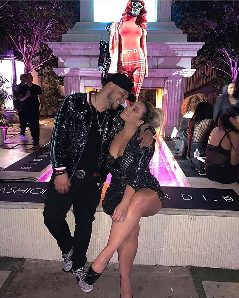 En marzo de 2018, Lorenzo se acostó con su ex, así lo aseguró Claudia Galván quien también dijo que su ex se refugió en sus brazos tras el truene de Chiquis.