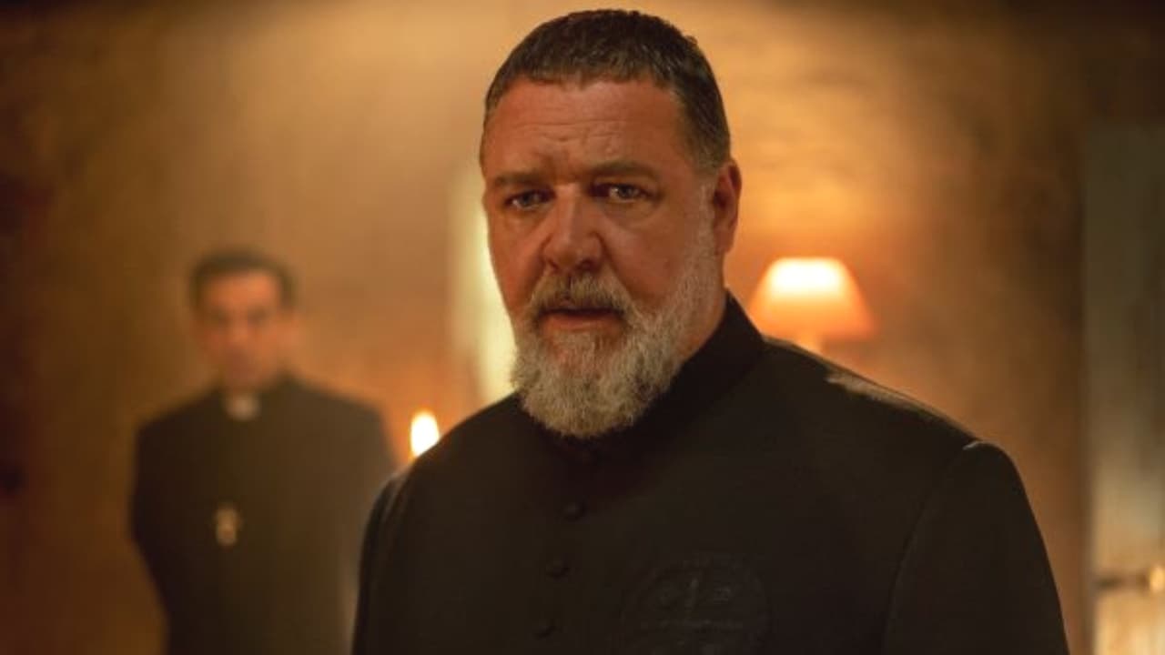 El padre Gabriele Amorth (Russell Crowe) fue en la vida real exorcista del Vaticano.