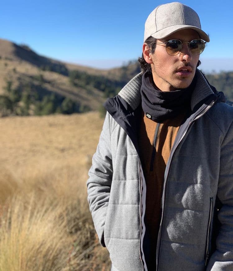 El hijastro de Lucero no solo roba miradas por su inigualable atractivo físico, sino también porque muestra detalles de su vida.