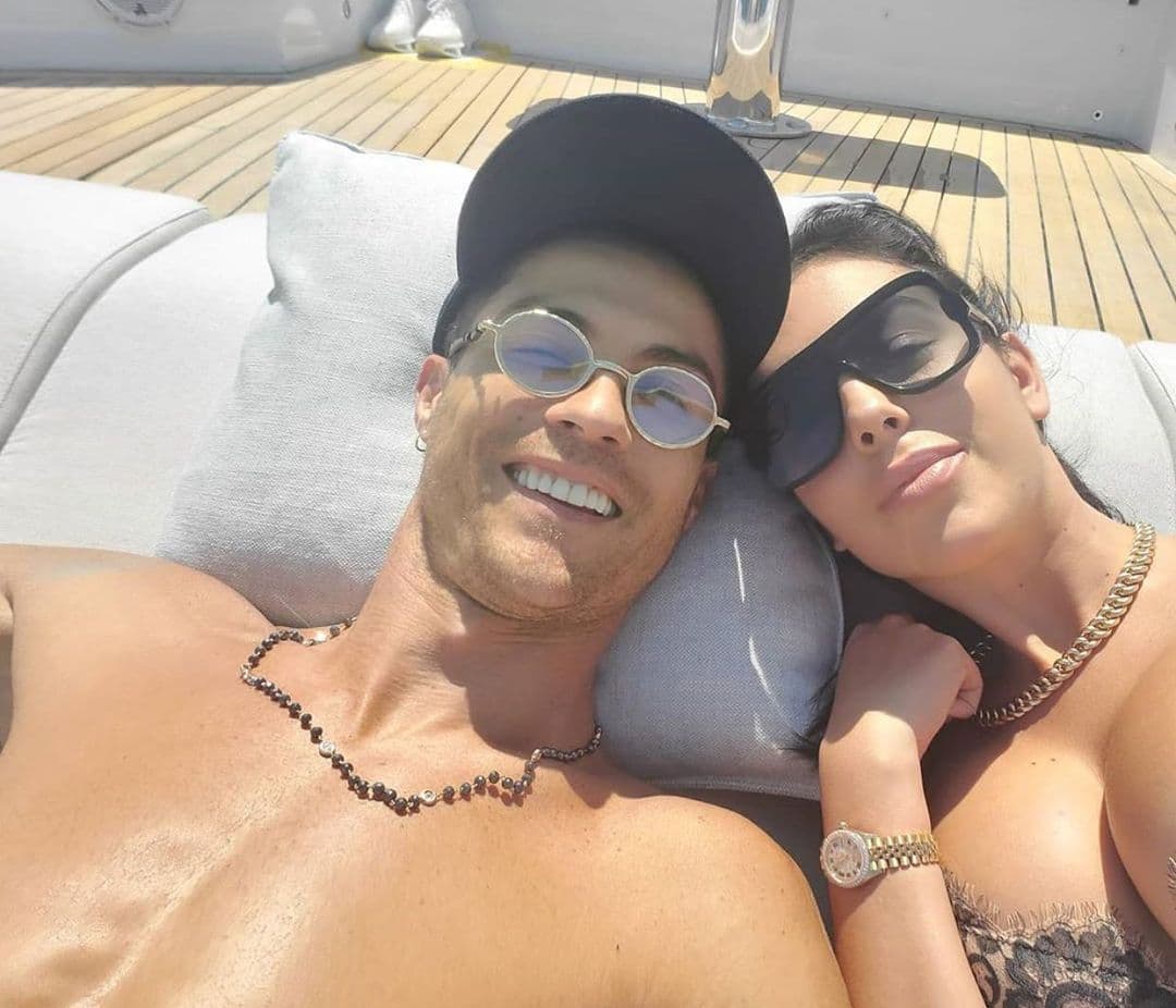 Hija mayor de Cristiano Ronaldo paseó por Qatar con esta costosa prenda