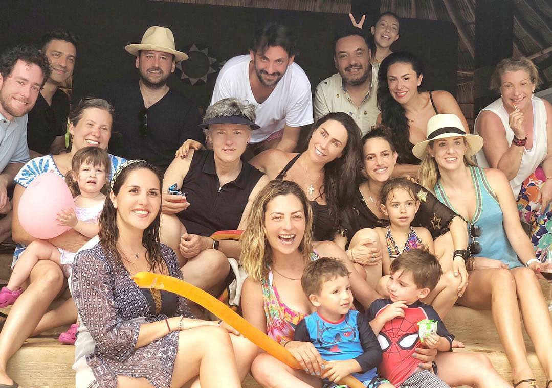 Entre los invitados a la fiesta infantil estaban Mariana Ochoa y Ari Borovoy de OV7
