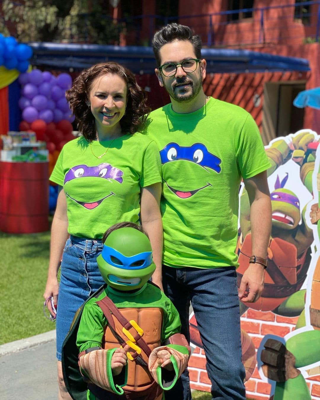 En una de las imágenes, Andrea Torre mostró que su hijo Federico es tan fanático de la serie que incluso se disfrazó de una de las tortugas.