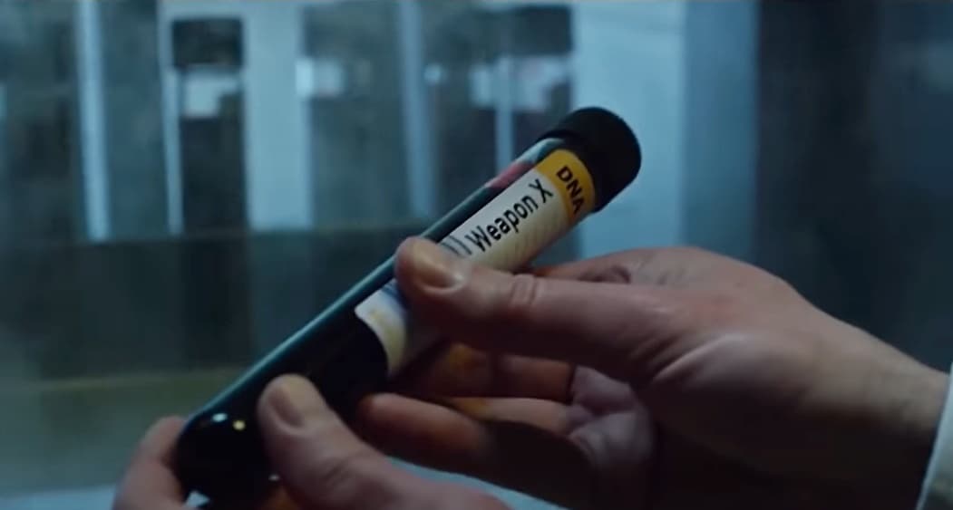 '
<b>X-Men: Apocalypse</b>'
<br>En la escena post créditos de 'X-Men: Apocalypse', unos hombres misteriosos ingresan al laboratorio secreto de donde escapan los X-Men al principio de la cinta, para recolectar muestras de sangre etiquetadas con el nombre de “Arma X”.
<br>