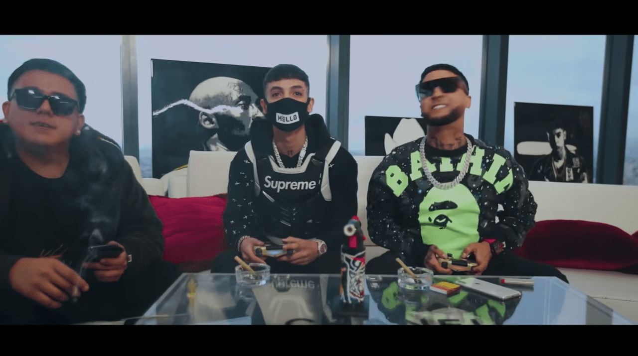 Además de lanzar este 2020 el tema ‘Corridos Tumbados’ y ‘Pacas Verdes’, Natanael Cano ha realizado colaboraciones con Bad Bunny y Ovy.