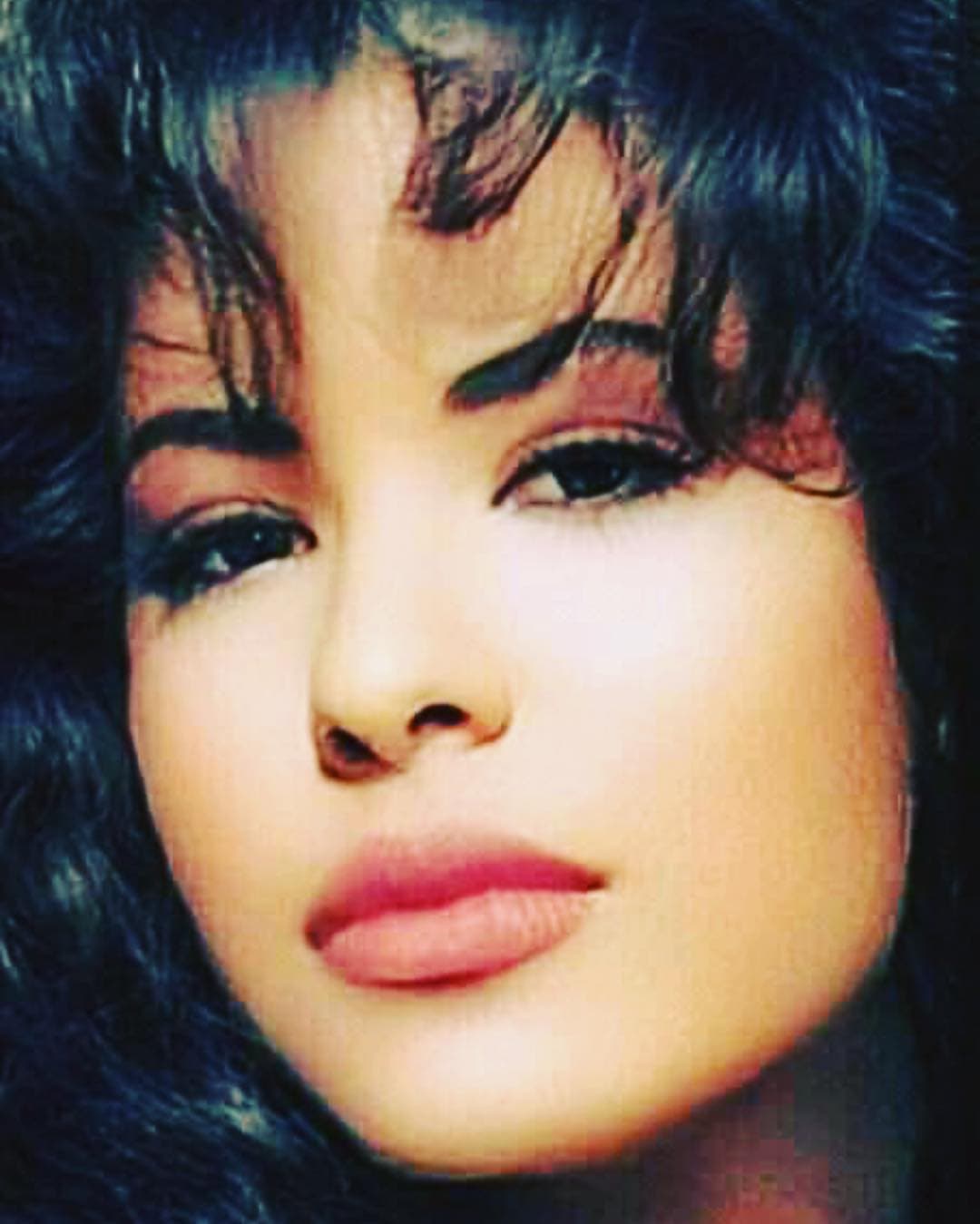 Pero el 31 de marzo de 1995, la vida de la cantante terminó a manos de Yolanda Saldívar, quien le disparó a quemarropa en un motel de Corpus Christi.